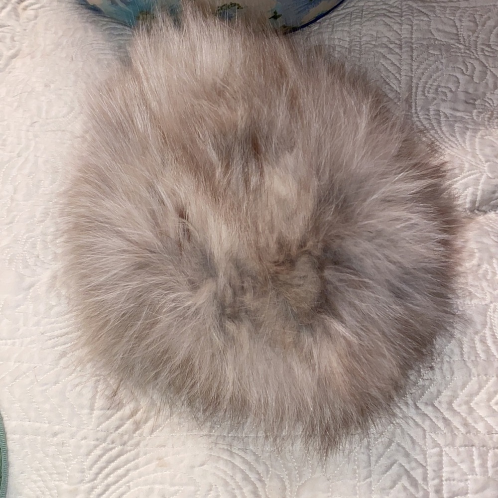 Gorgeous Vintage Hat box with assorted hats including Fur hats - Picture 13 of 15